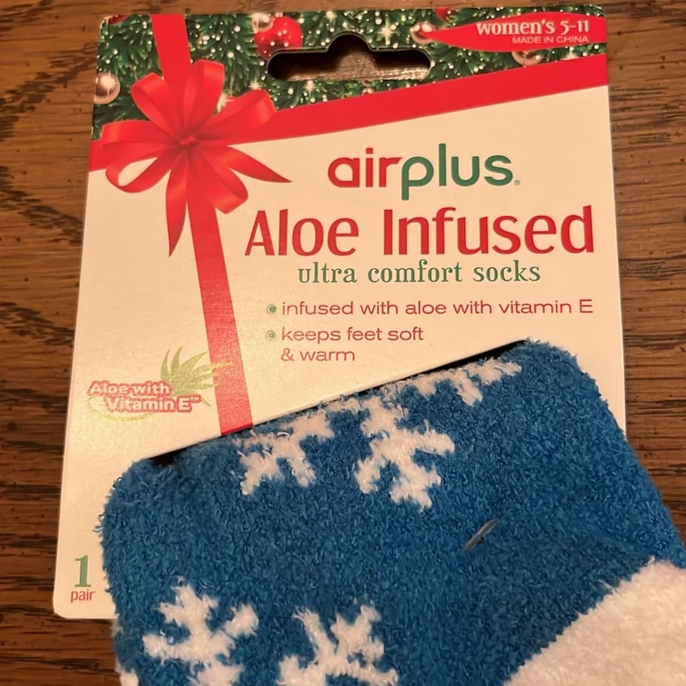 Air‎ Plus aloe infused socks, NWOT